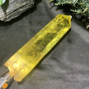 TRỤ THẠCH ANH VÀNG – KT: 21*5,5CM, KL: 0,748KG (TK86)