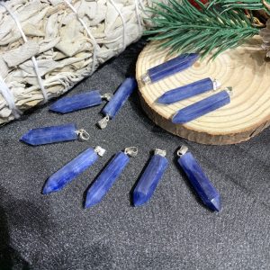 Mặt dây hình trụ đá Blue Kyanite | CADA DECOR