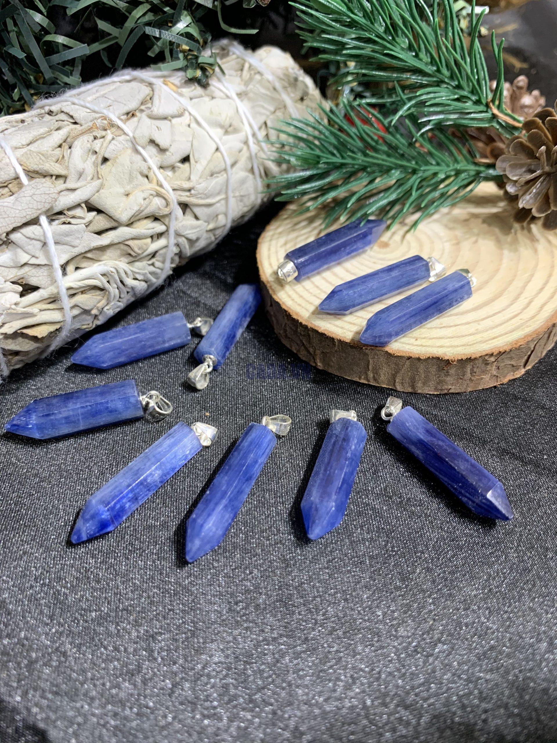 Mặt dây hình trụ đá Blue Kyanite | CADA DECOR