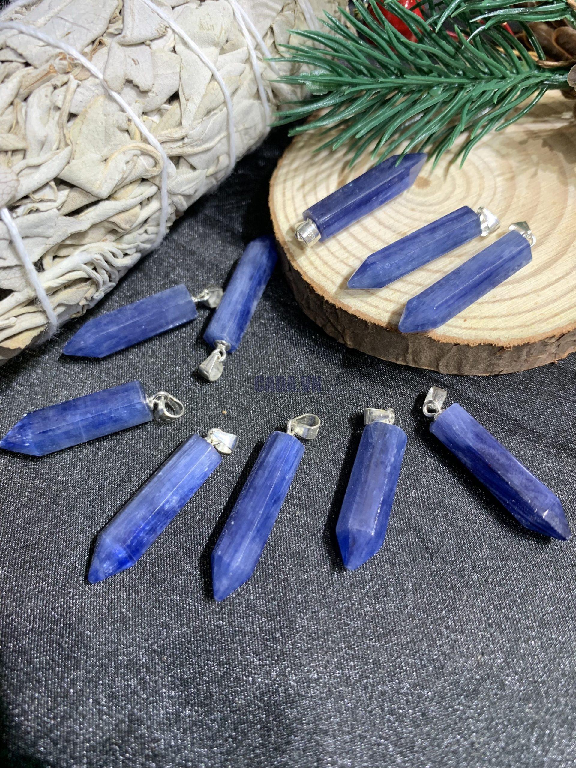 Mặt dây hình trụ đá Blue Kyanite | CADA DECOR