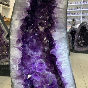 ĐỘNG THẠCH ANH TÍM BRAZIL (T233), KL: 43,86KG – KT: 69*24*22CM | CADA DECOR