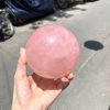 Bi cầu Thạch Anh Hồng sao – Rose Quartz Sphere (BH229), ĐK: 9,5CM, KL: 1,286KG