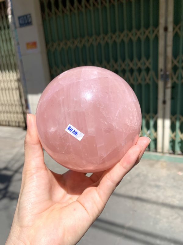 Bi cầu Thạch Anh Hồng sao – Rose Quartz Sphere (BH226), ĐK: 9,4CM, KL: 1,262KG