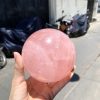 Bi cầu Thạch Anh Hồng sao – Rose Quartz Sphere (BH232), ĐK: 9,1CM, KL: 1,124KG Bi cầu Thạch Anh Hồng sao – Rose Quartz Sphere (BH232), ĐK: 9,1CM, KL: 1,124KG