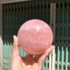Bi cầu Thạch Anh Hồng sao – Rose Quartz Sphere (BH228), ĐK: 9,3CM, KL: 1,204KG