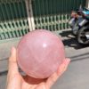 Bi cầu Thạch Anh Hồng sao – Rose Quartz Sphere (BH225), ĐK: 8,9CM, KL: 1,026KG