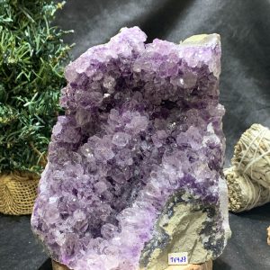 HỐC THẠCH ANH TÍM NHỎ – SMALL AMETHYST GEODE (TV427), KL: 1,876KG, KT: 12,5*15,4CM