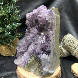 HỐC THẠCH ANH TÍM NHỎ – SMALL AMETHYST GEODE (TV427), KL: 1,876KG, KT: 12,5*15,4CM