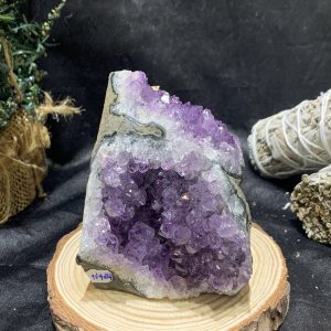 HỐC THẠCH ANH TÍM NHỎ – SMALL AMETHYST GEODE (TV424), KL: 0,582KG, KT: 7,5*9CM