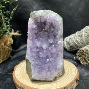 HỐC THẠCH ANH TÍM NHỎ – SMALL AMETHYST GEODE (TV423), KL: 0,484KG, KT: 6,2*10,5CM