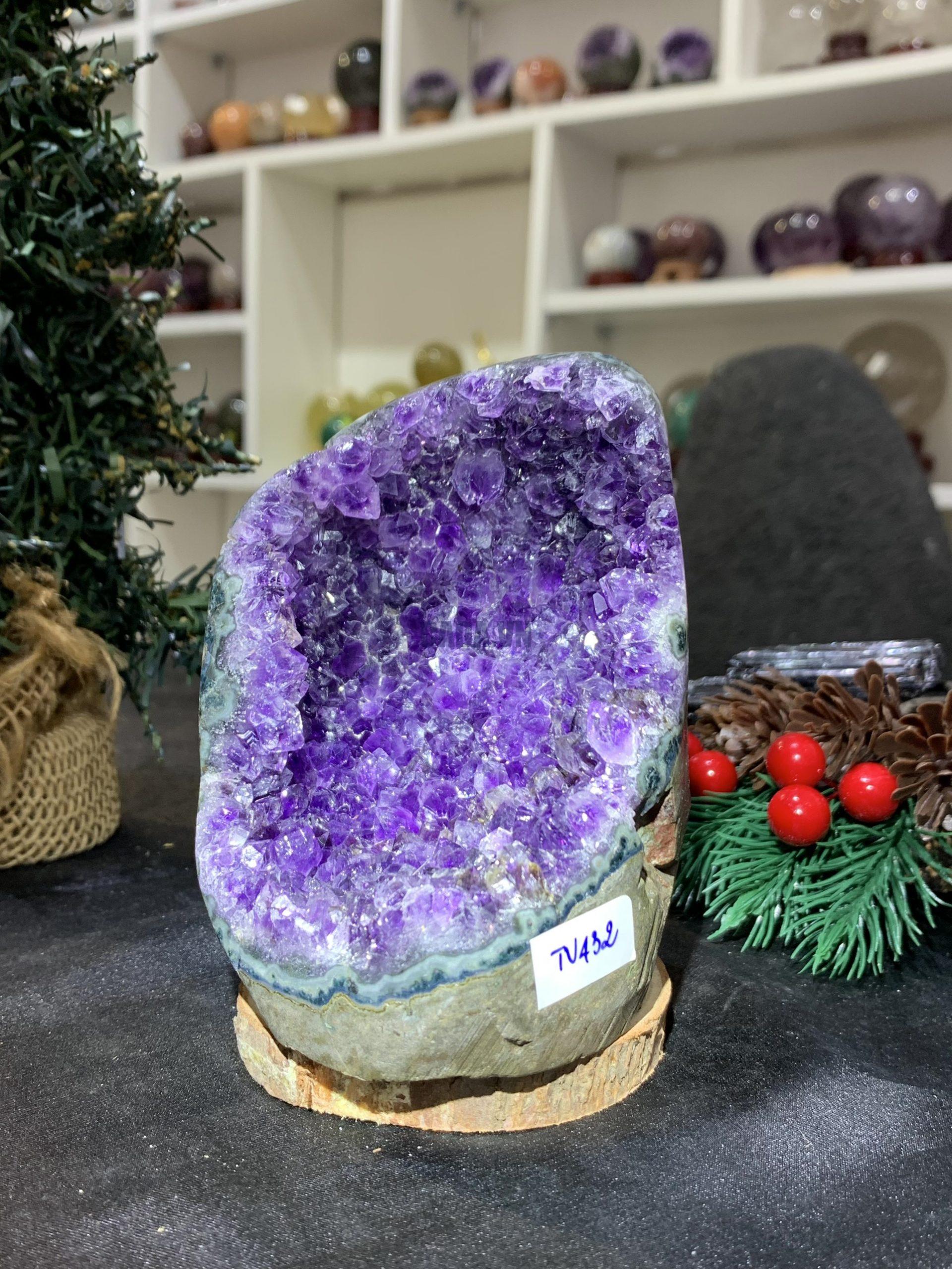 HỐC THẠCH ANH TÍM NHỎ – SMALL AMETHYST GEODE (TV432), KL: 0,63KG, KT: 12*8,5CM