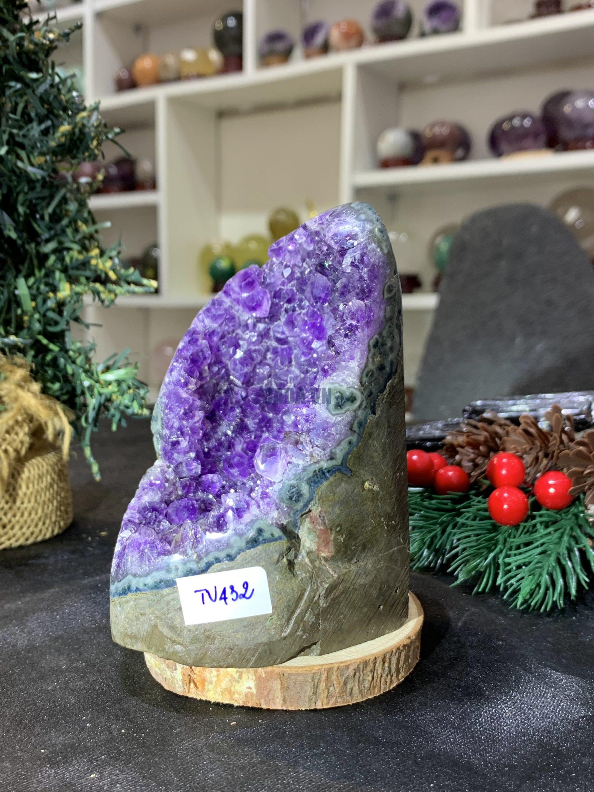 HỐC THẠCH ANH TÍM NHỎ – SMALL AMETHYST GEODE (TV432), KL: 0,63KG, KT: 12*8,5CM