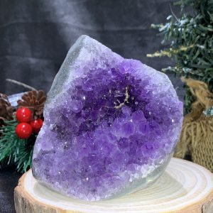 HỐC THẠCH ANH TÍM NHỎ – SMALL AMETHYST GEODE (TV448), KL: 0,42KG, KT: 7,5*8,2CM