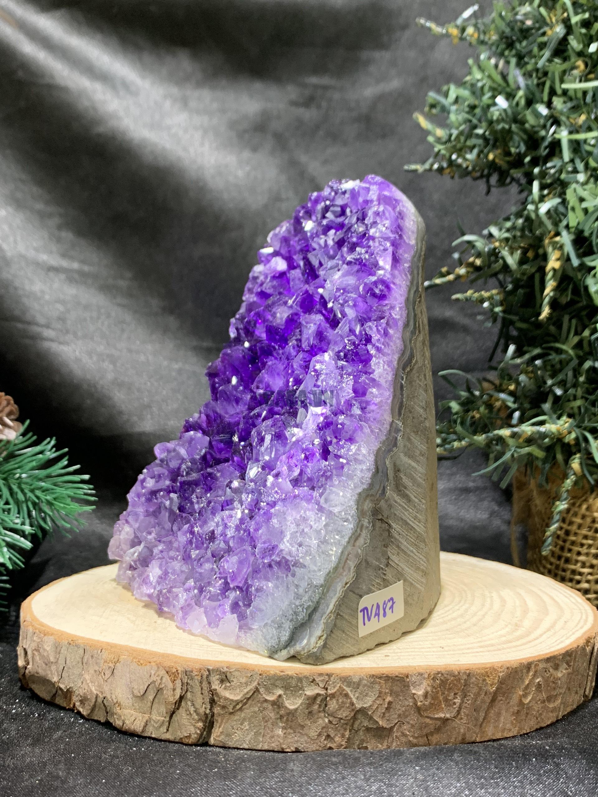 HỐC THẠCH ANH TÍM NHỎ – SMALL AMETHYST GEODE (TV487), KL: 0,695KG, KT: 12*8,5CM