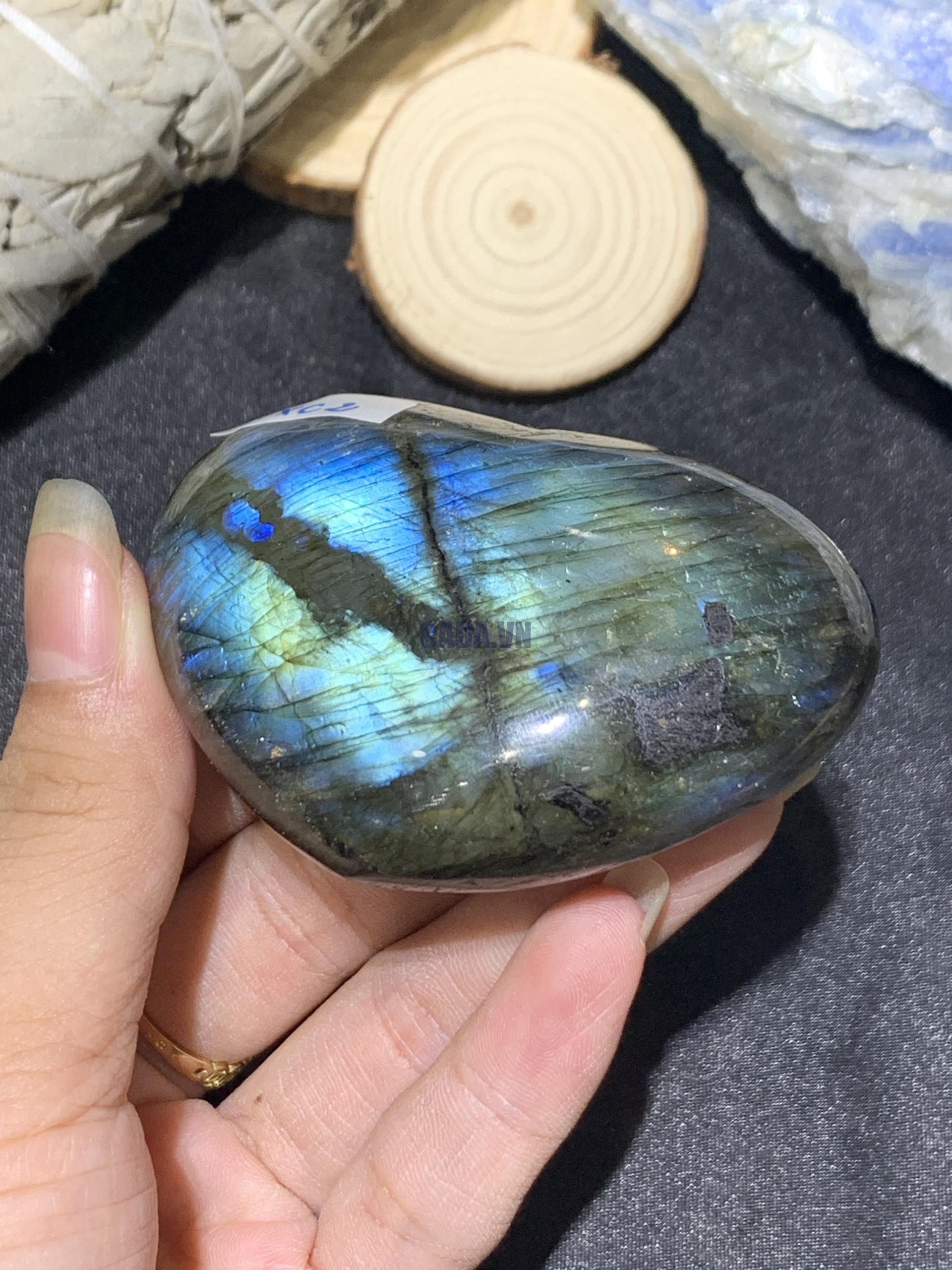 TRÁI TIM ĐÁ XÀ CỪ – Labradorite (TXC2) – KT: 6,6*4,6CM, KL: 0,124KG