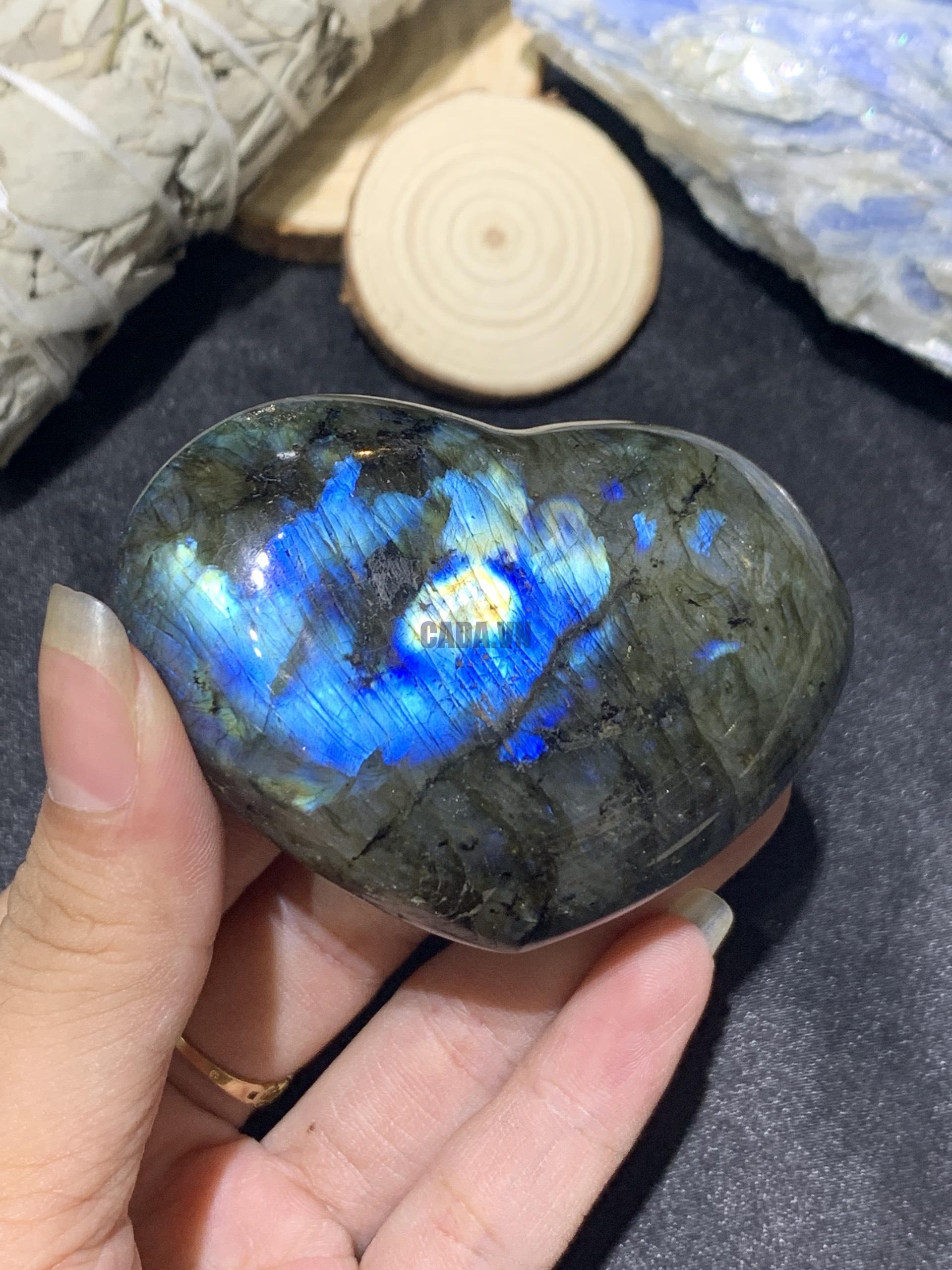 TRÁI TIM ĐÁ XÀ CỪ – Labradorite (TXC2) – KT: 6,6*4,6CM, KL: 0,124KG