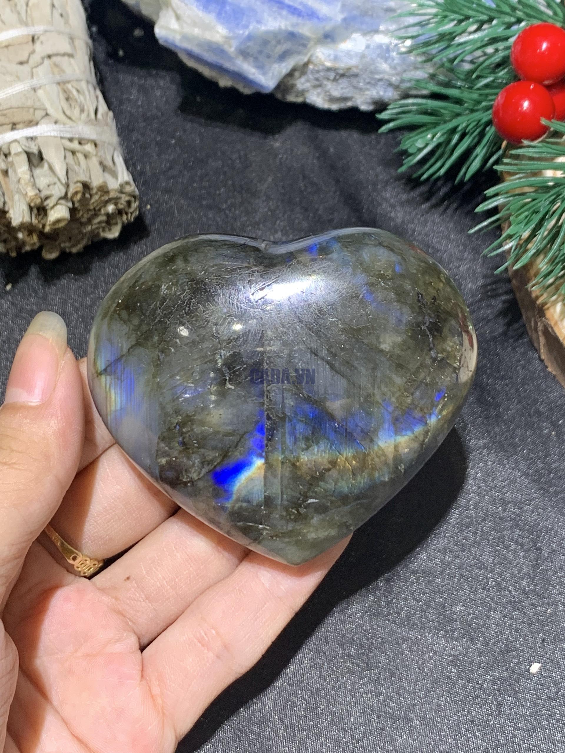 TRÁI TIM ĐÁ XÀ CỪ – Labradorite (TXC6) – KT: 5,77*6,6CM, KL: 0,166KG