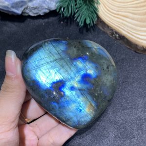 TRÁI TIM ĐÁ XÀ CỪ – Labradorite (TXC22) – KT: 7,04*7,82CM, KL: 0,244KG