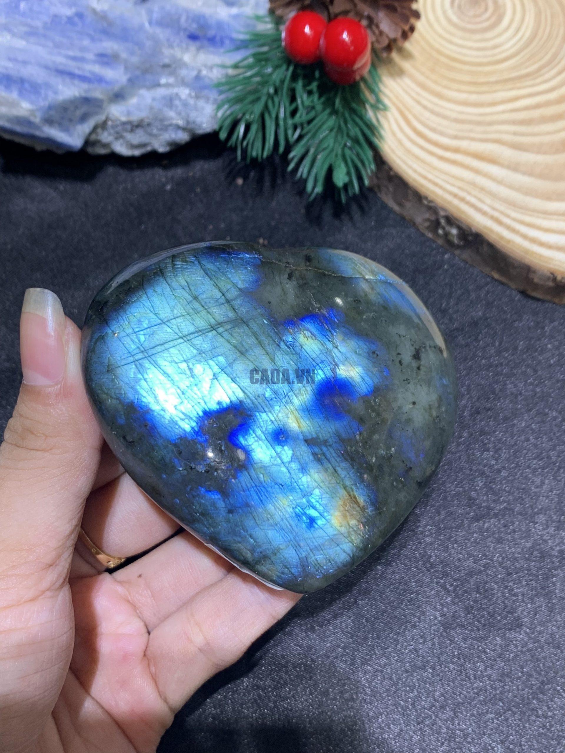 TRÁI TIM ĐÁ XÀ CỪ – Labradorite (TXC22) – KT: 7,04*7,82CM, KL: 0,244KG