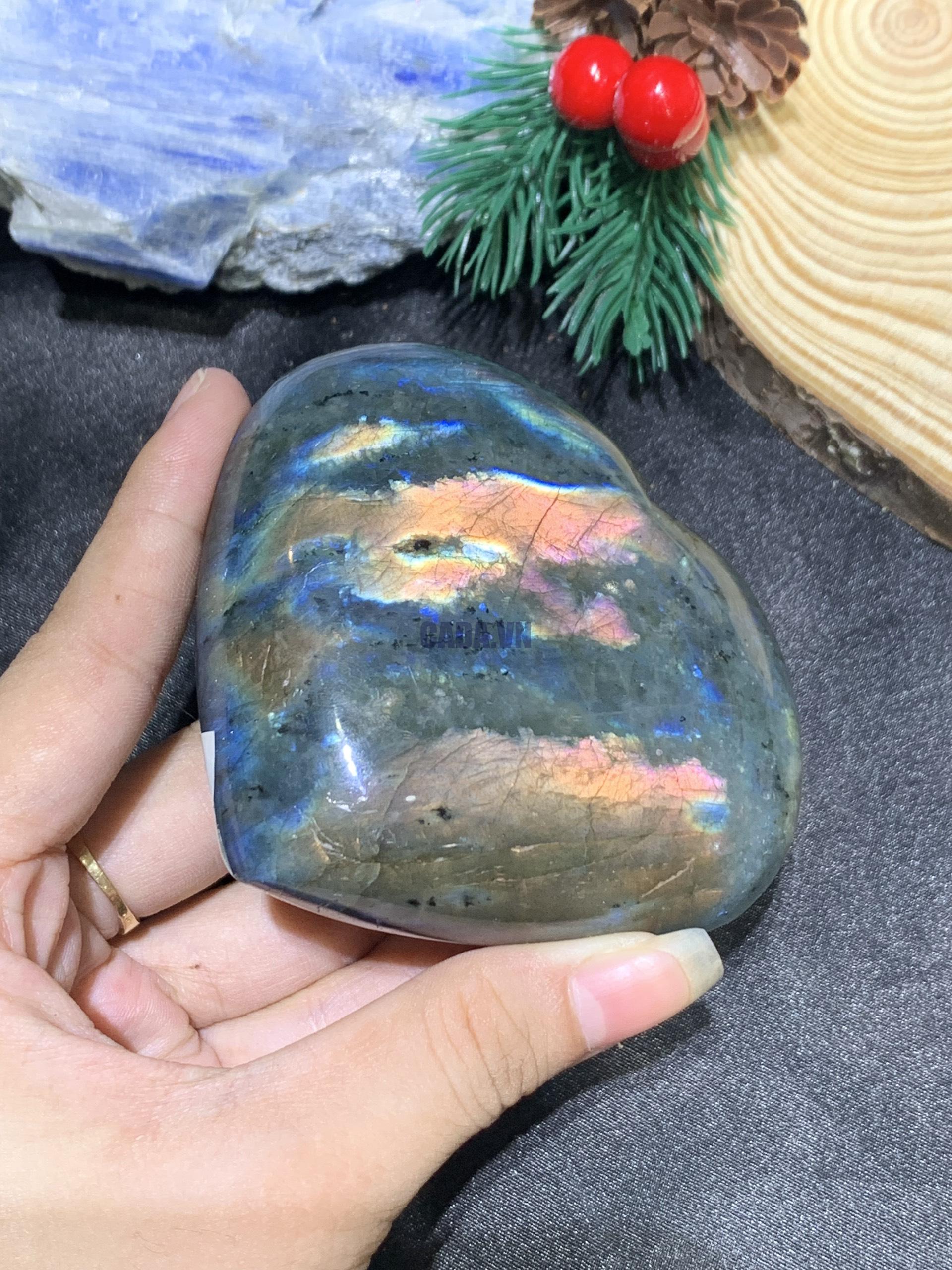 TRÁI TIM ĐÁ XÀ CỪ – Labradorite (TXC24) – KT: 7,48*8,45CM, KL: 0,318KG