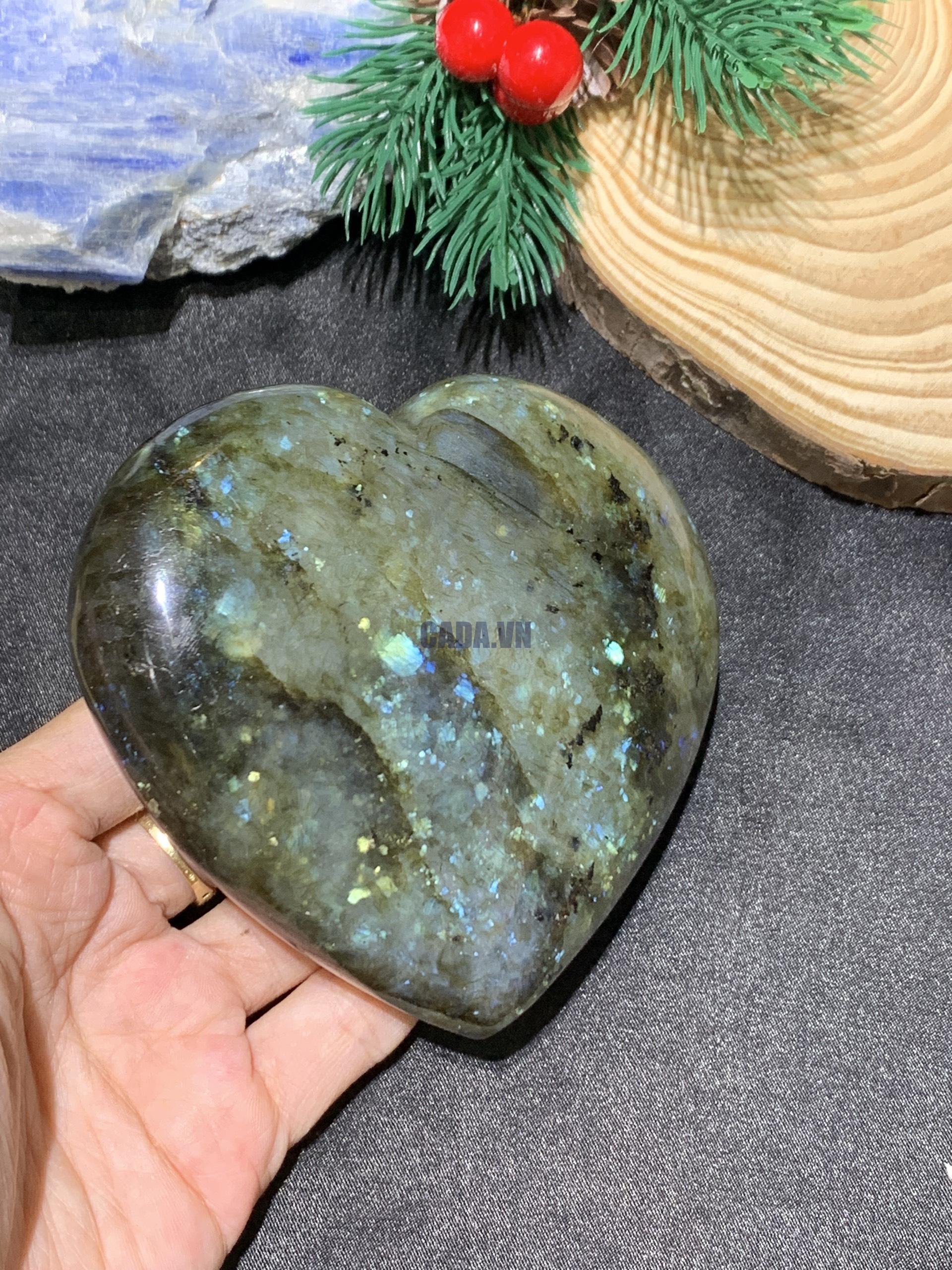 TRÁI TIM ĐÁ XÀ CỪ – Labradorite (TXC37) – KT: 9,04*9,26CM, KL: 0,414KG