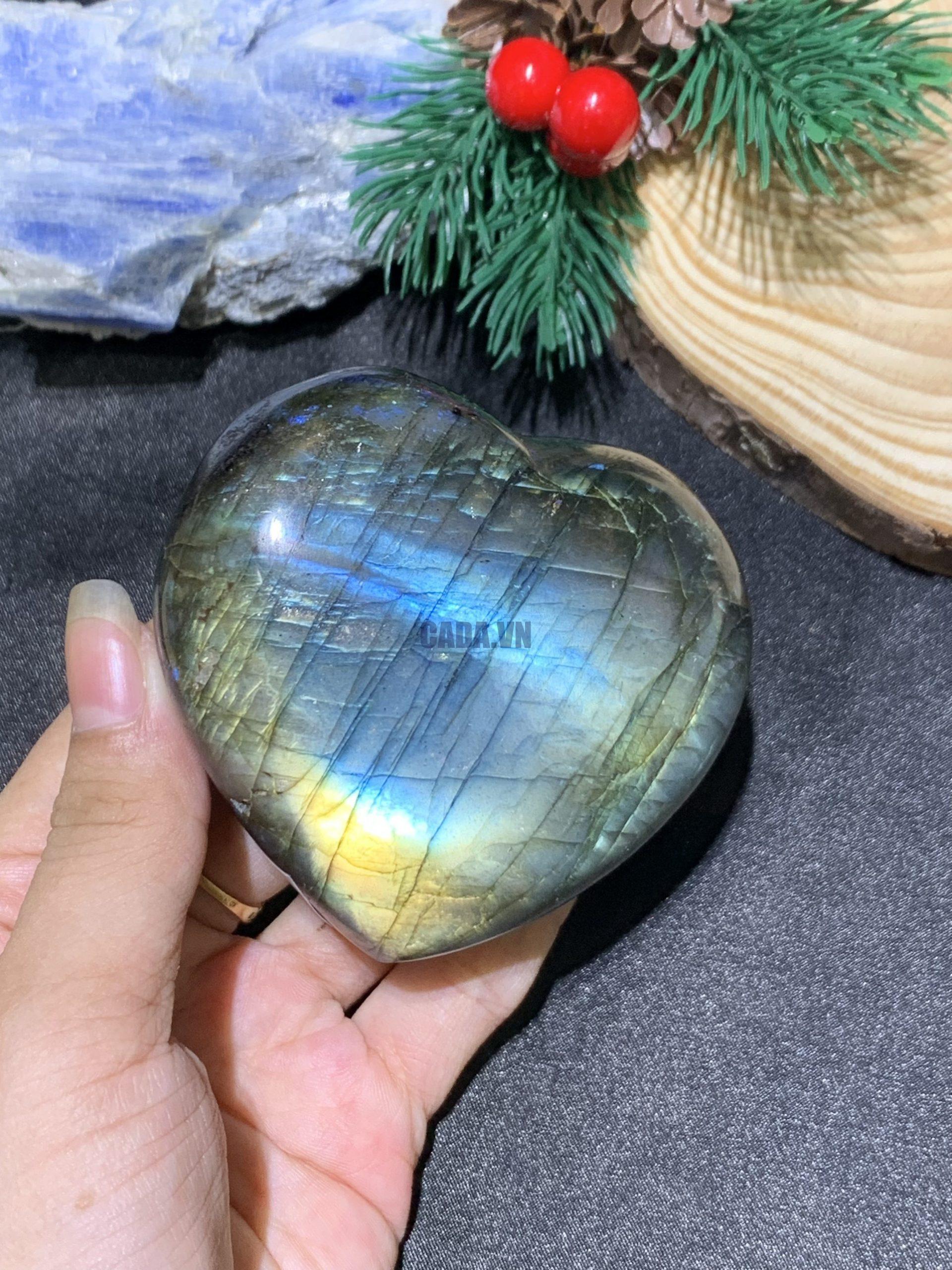 TRÁI TIM ĐÁ XÀ CỪ – Labradorite (TXC38) – KT: 6,92*7,55CM, KL: 0,326KG