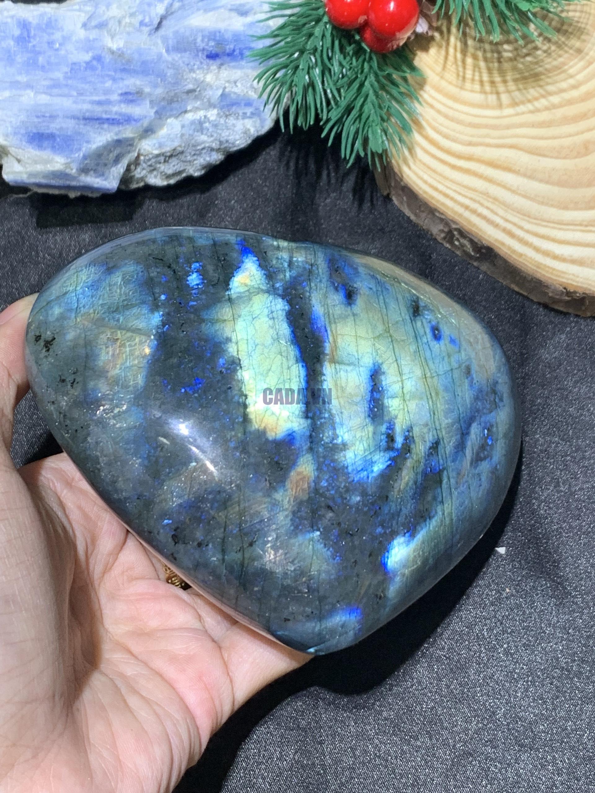 TRÁI TIM ĐÁ XÀ CỪ – Labradorite (TXC41) – KT: 10,34*11,4CM, KL: 0,792KG