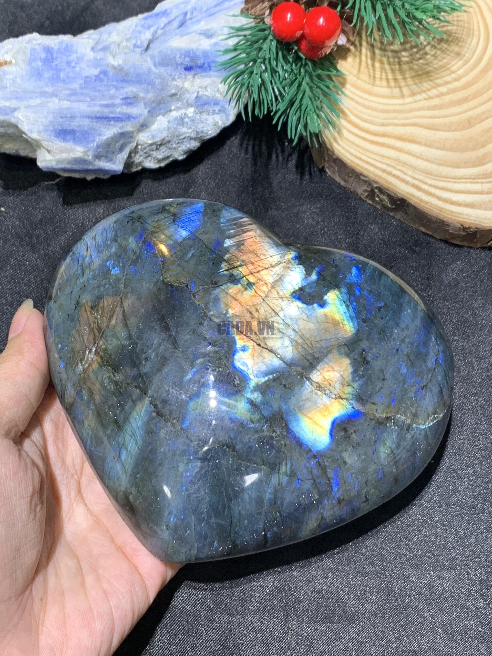 TRÁI TIM ĐÁ XÀ CỪ – Labradorite (TXC42) – KT: 10,76*12,19CM, KL: 0,77KG