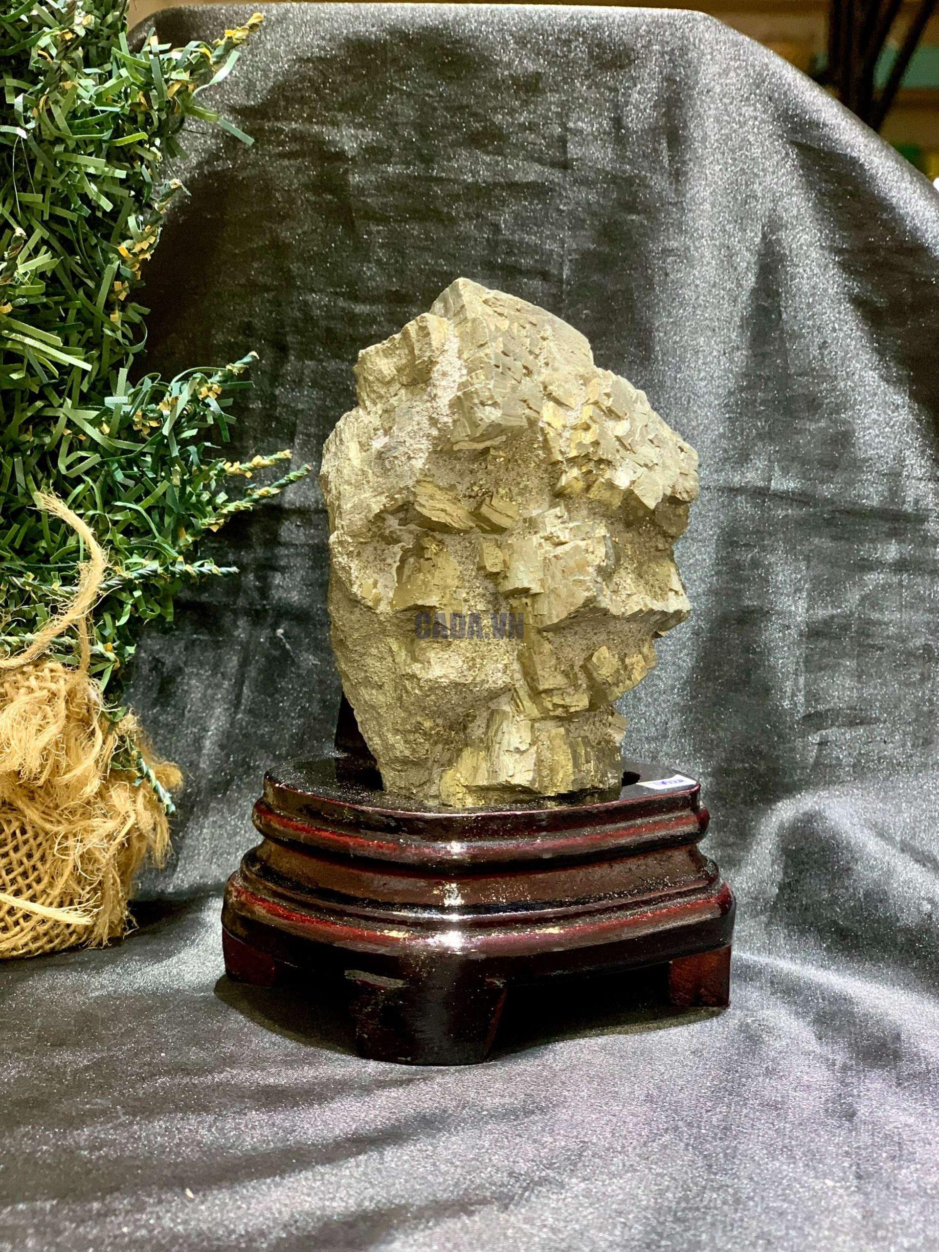 Tinh thể Vàng Găm – Pyrite (TVG24), KL: 1,074kg – KT:14*6cm