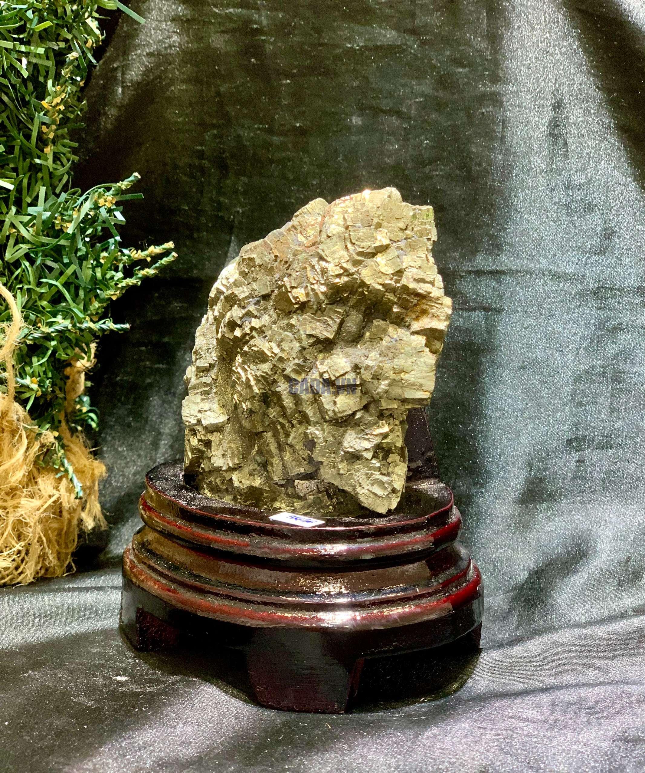 Tinh thể Vàng Găm – Pyrite (TVG26), KL: 0,938kg – KT:12*8cm