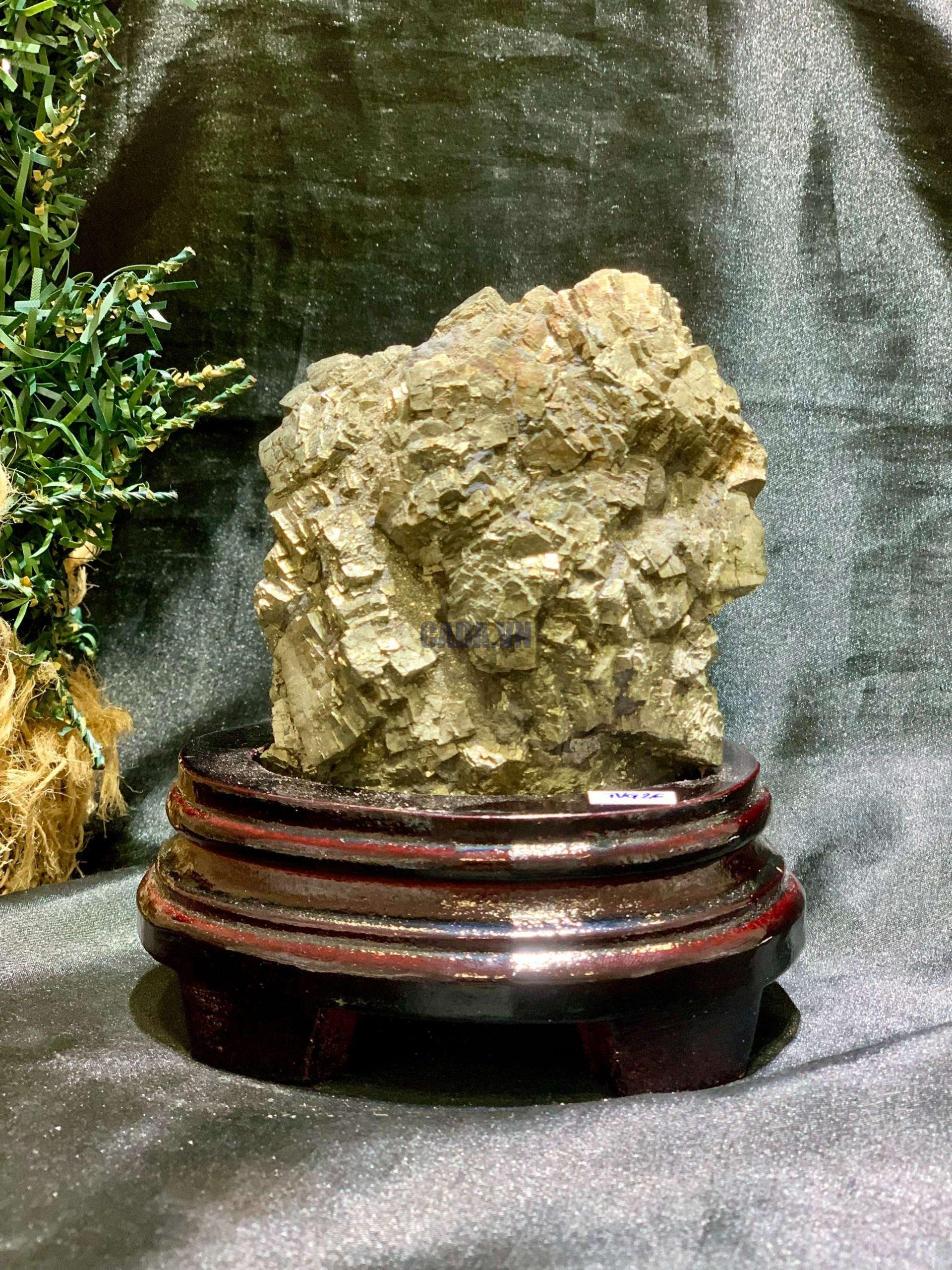Tinh thể Vàng Găm – Pyrite (TVG26), KL: 0,938kg – KT:12*8cm