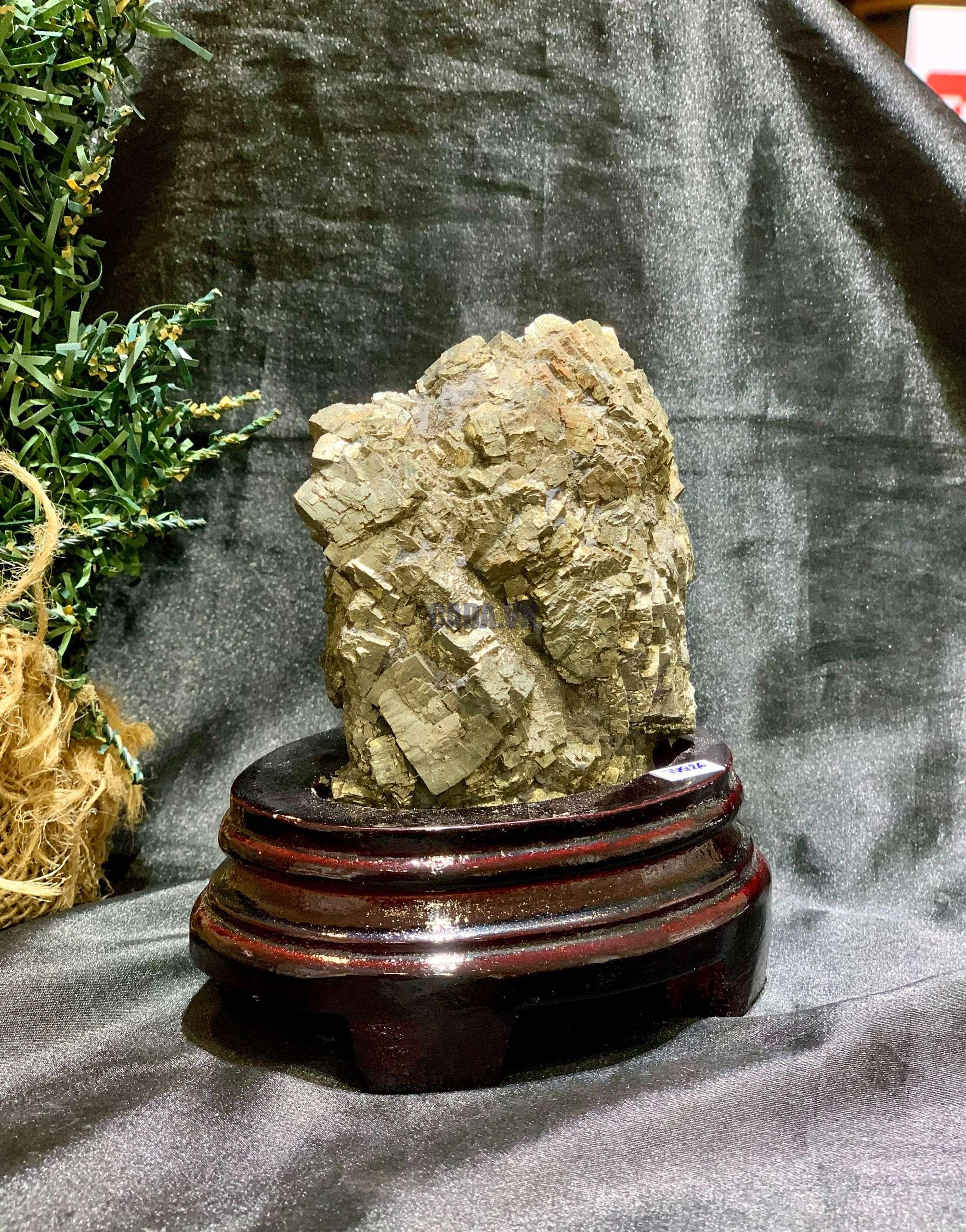 Tinh thể Vàng Găm – Pyrite (TVG26), KL: 0,938kg – KT:12*8cm