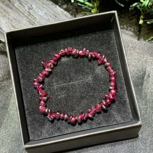 VÒNG CHIP GARNET | CADA DECOR