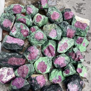 Đá thô Ruby in Zoisite