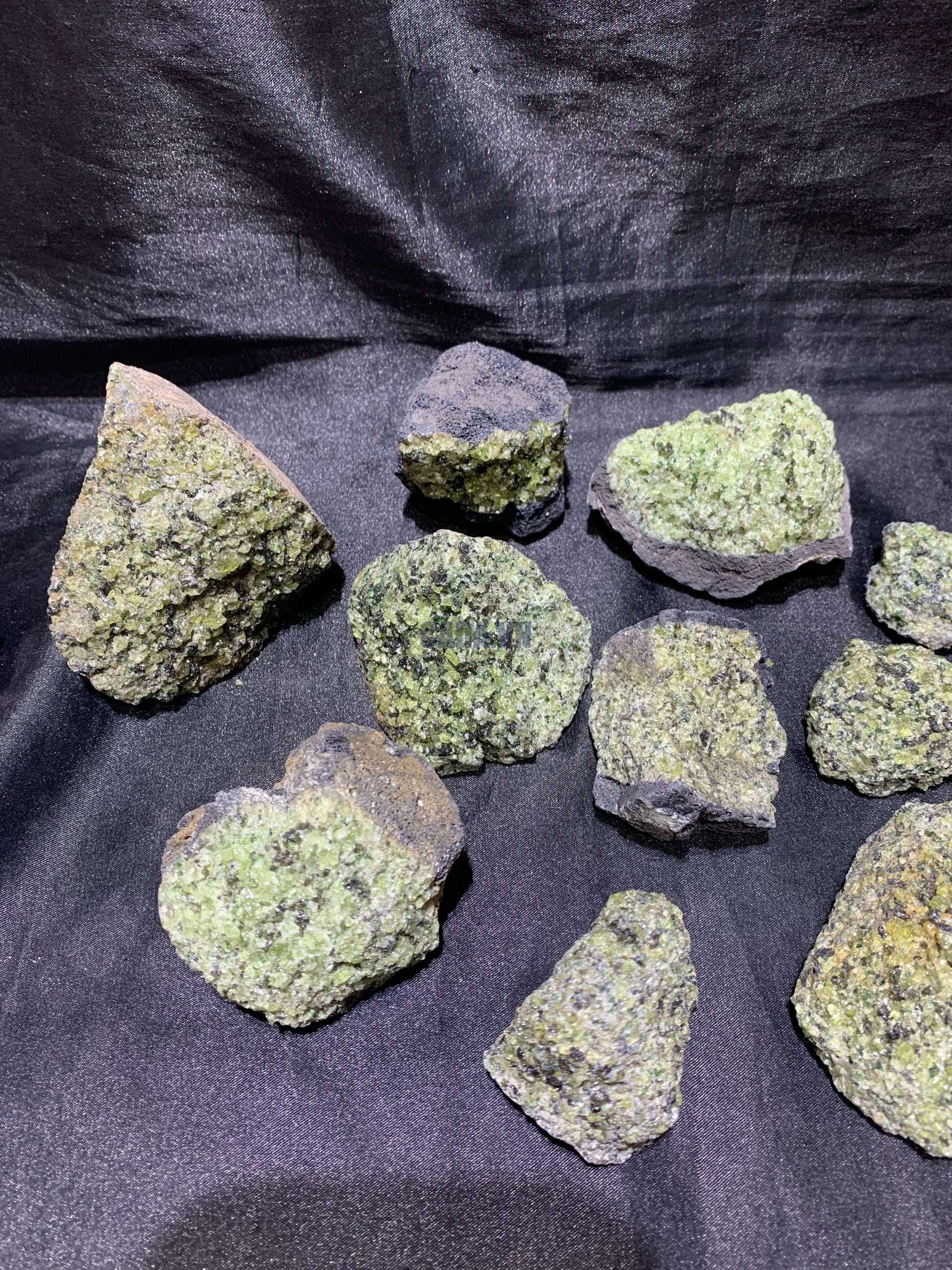 TINH THỂ PERIDOT SPECIMEN | CADA DECOR