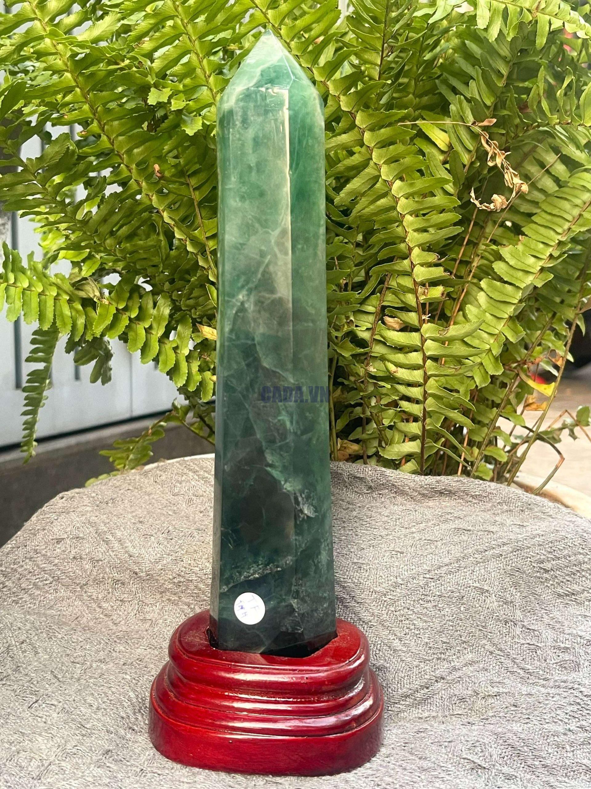 Trụ Fluorite Xanh – Green Fluorite Point (TF144), KT: 26,5*6CM – KL: 1,032KG 