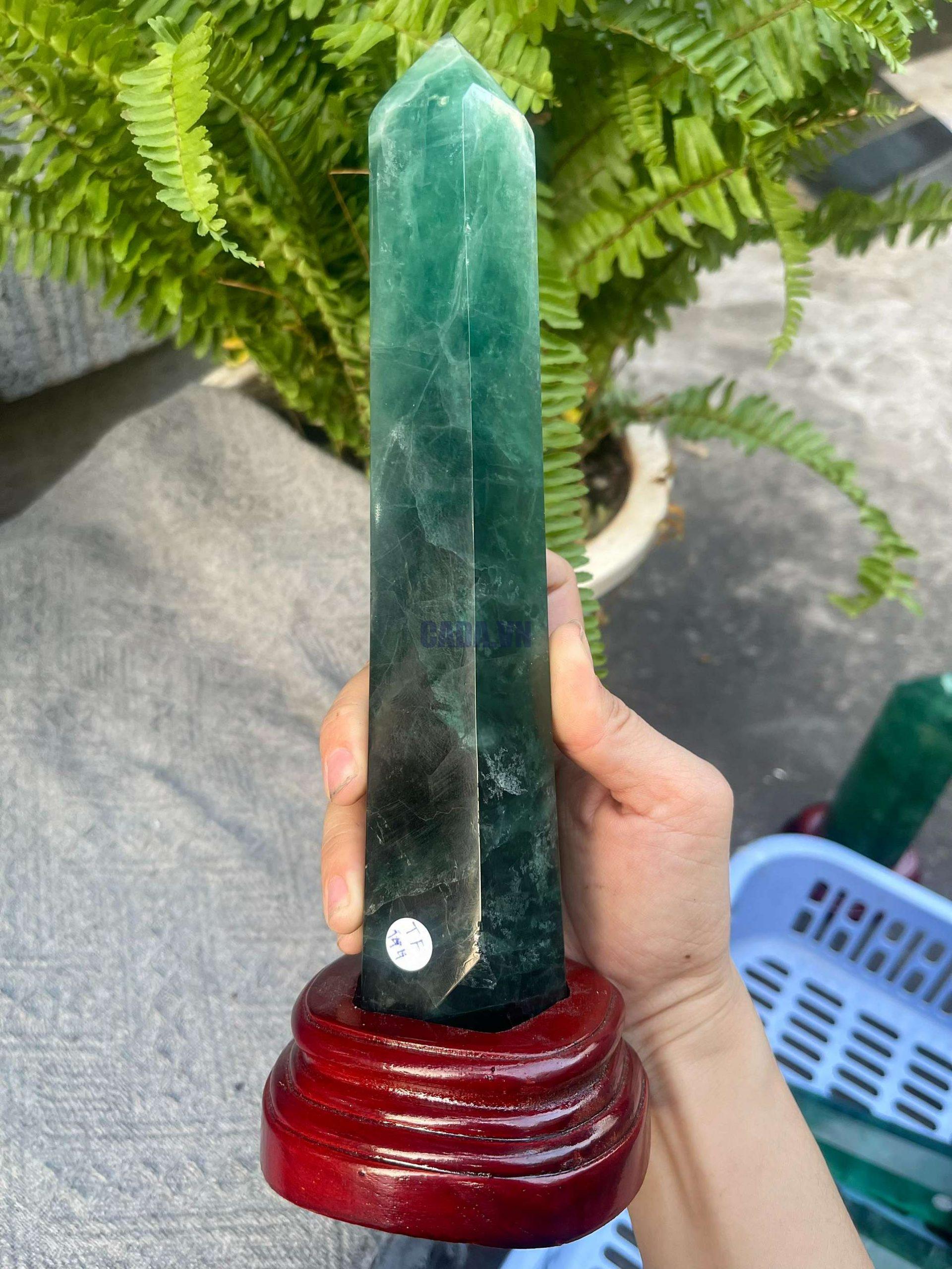 Trụ Fluorite Xanh – Green Fluorite Point (TF144), KT: 26,5*6CM – KL: 1,032KG 