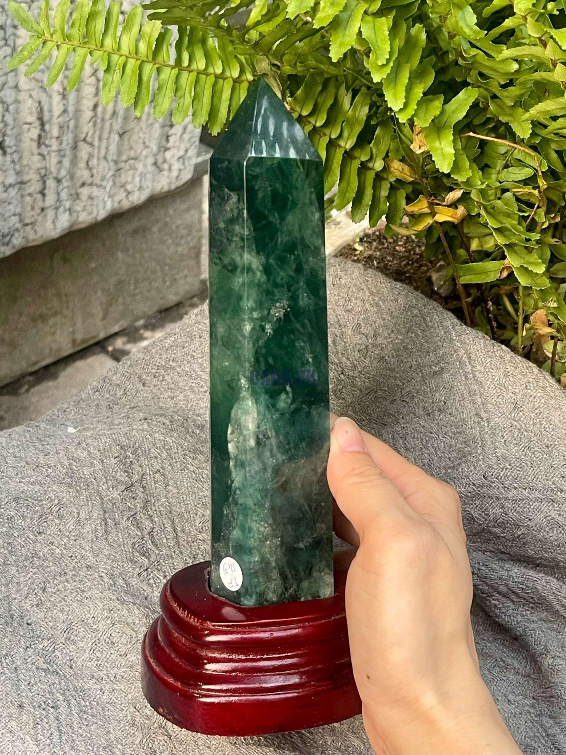 Trụ Fluorite Xanh – Green Fluorite Point (TF145), KT: 21*5CM – KL: 0,692KG 