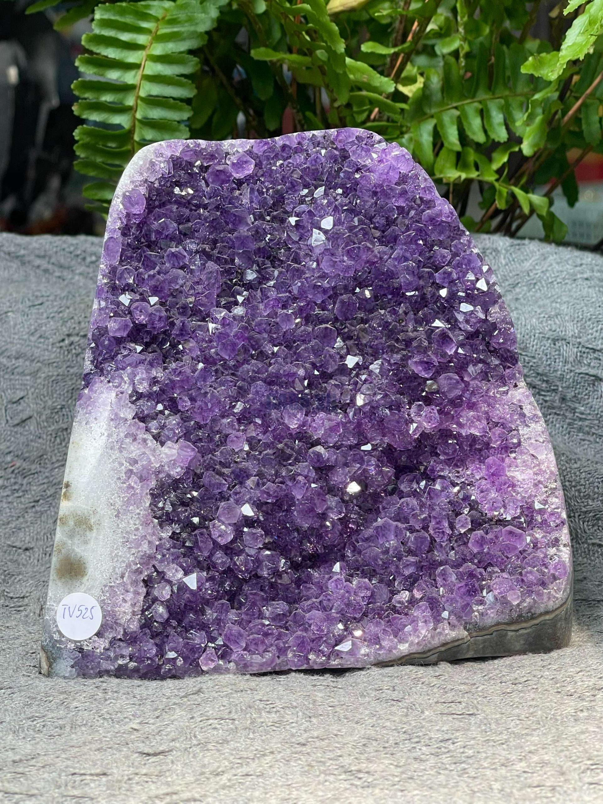 HỐC THẠCH ANH TÍM NHỎ – SMALL AMETHYST GEODE (TV525), KL: 1,522KG, KT: 13,5*12,5CM