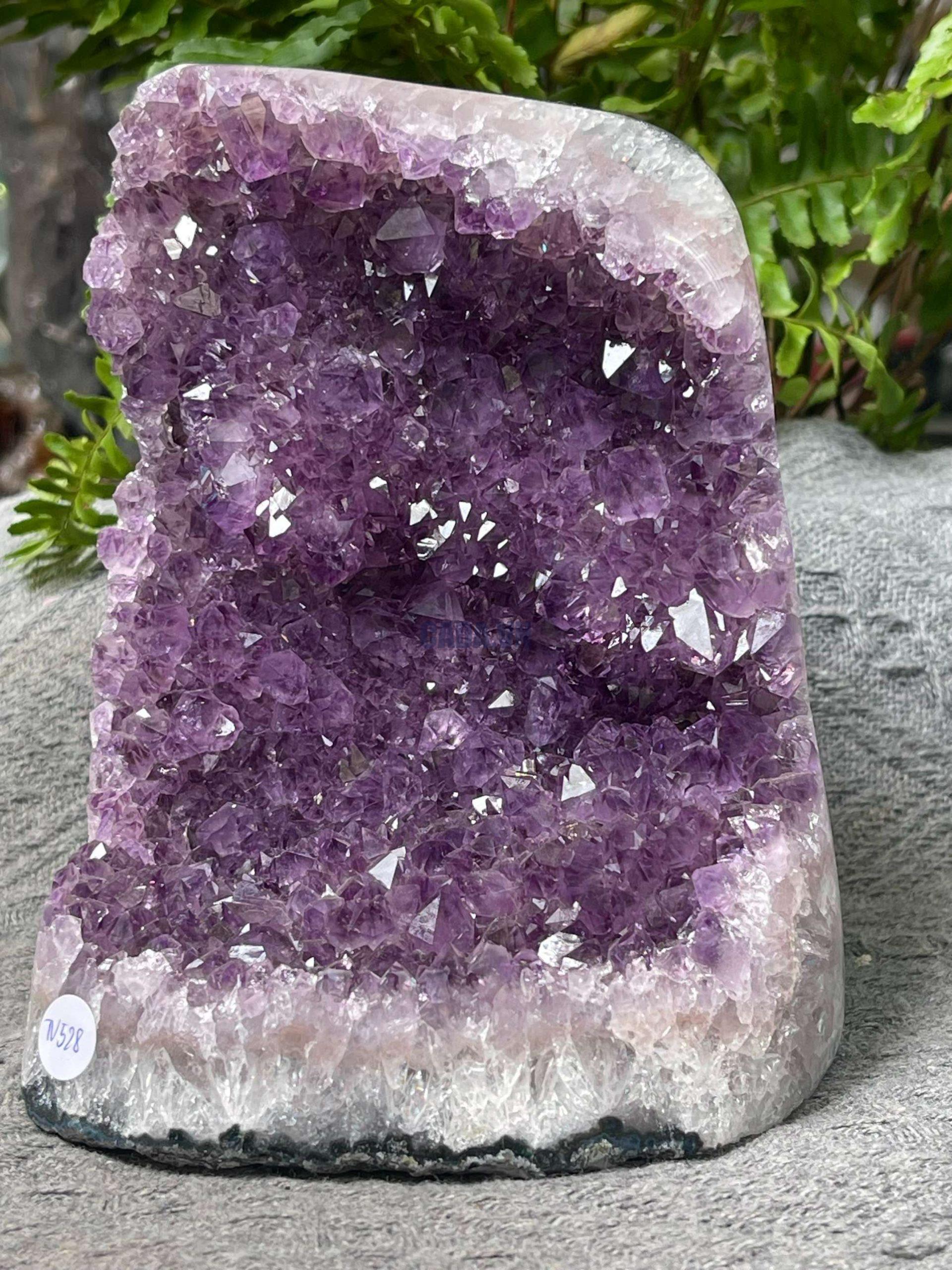 HỐC THẠCH ANH TÍM NHỎ – SMALL AMETHYST GEODE (TV528), KL: 1,682KG, KT: 15*11CM