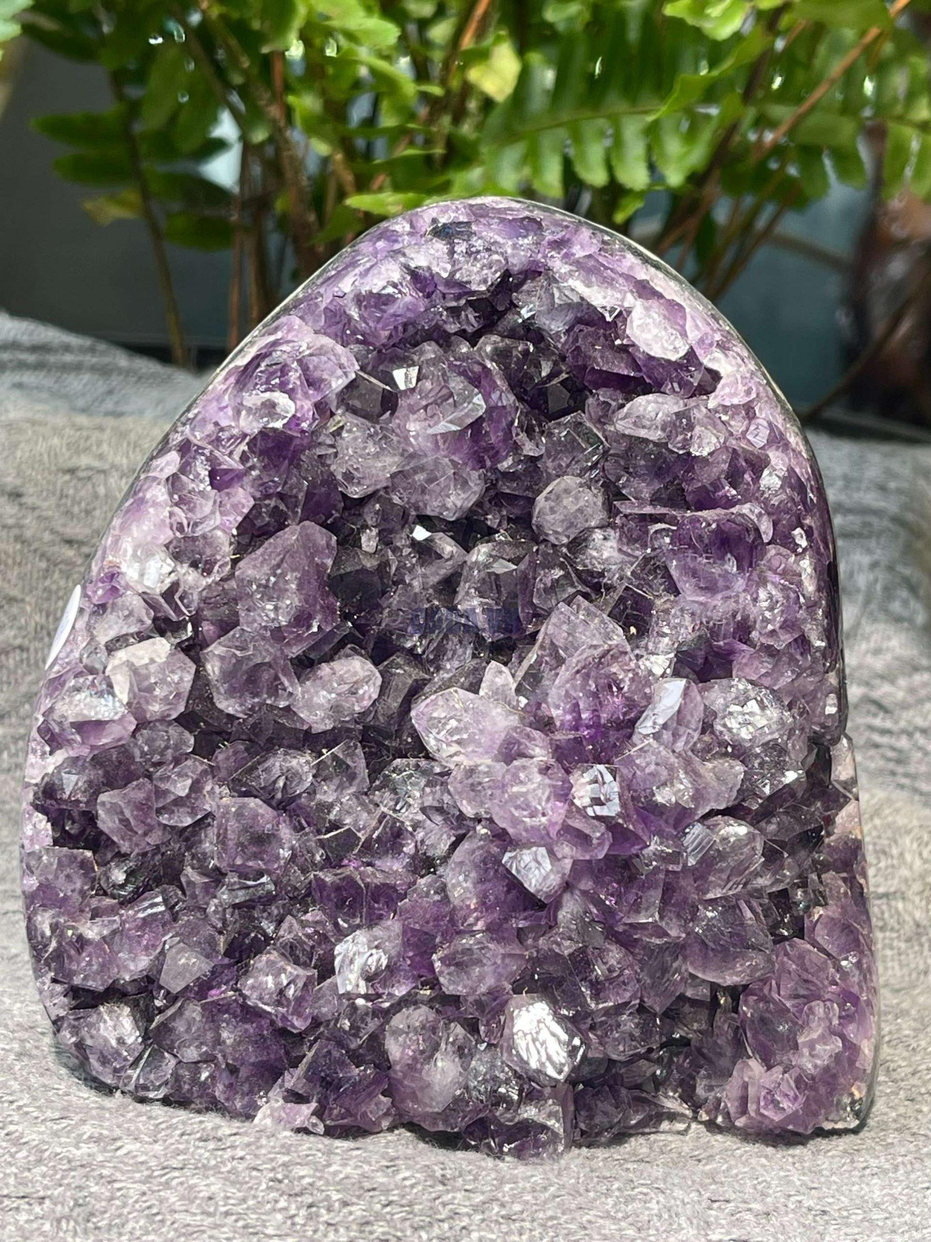 HỐC THẠCH ANH TÍM NHỎ – SMALL AMETHYST GEODE (TV531), KL: 1,332KG, KT: 10,5*10CM