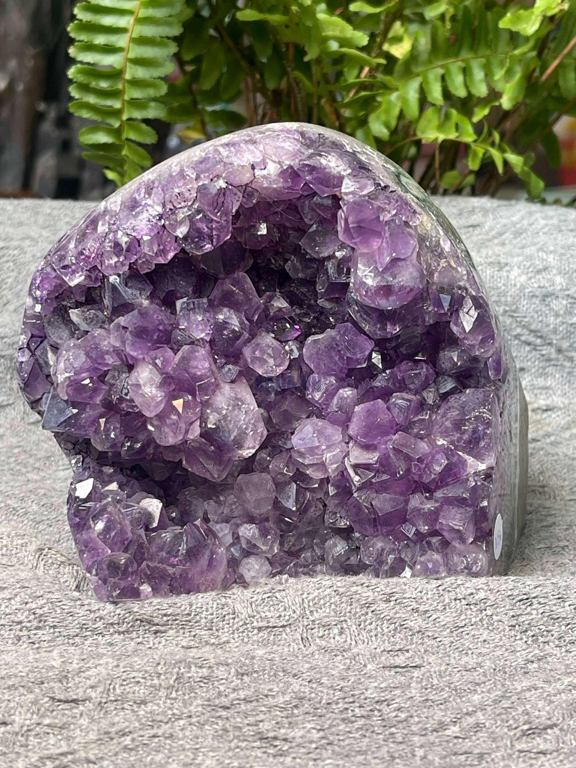 HỐC THẠCH ANH TÍM NHỎ – SMALL AMETHYST GEODE (TV536), KL: 1,528KG, KT: 10,5*11,5CM