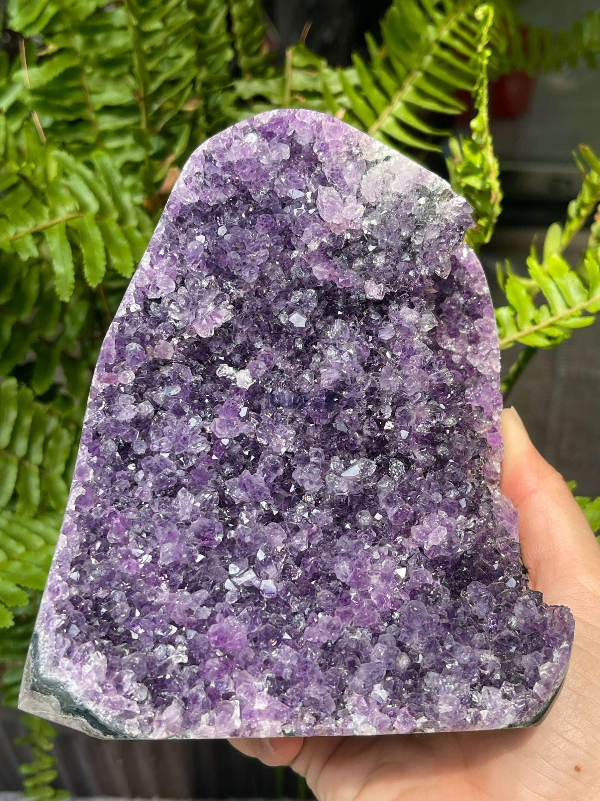 HỐC THẠCH ANH TÍM NHỎ – SMALL AMETHYST GEODE (TV538), KL: 1,748KG, KT: 15*11CM