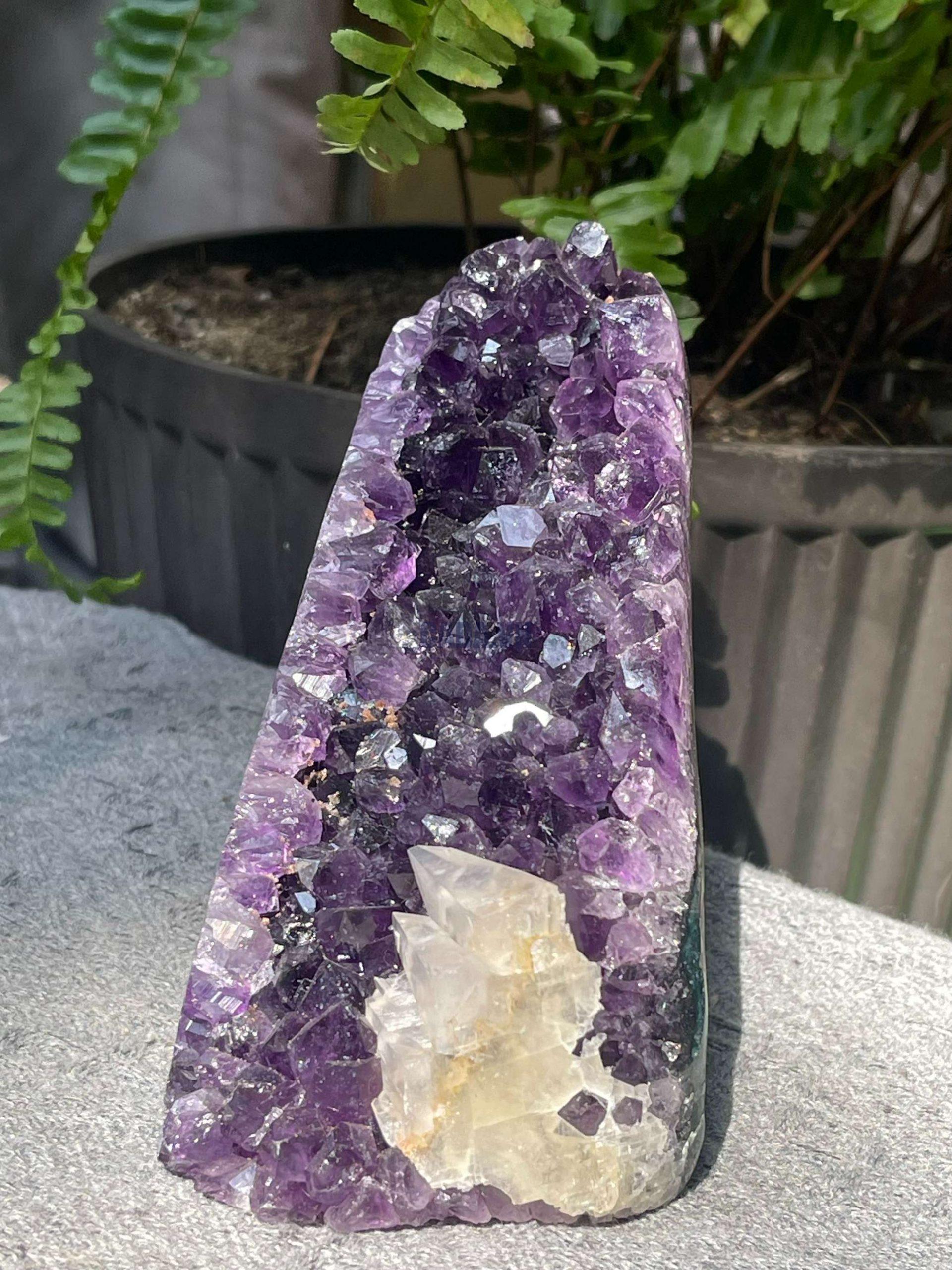 HỐC THẠCH ANH TÍM NHỎ – SMALL AMETHYST GEODE (TV544), KL: 1,072KG, KT: 10*5,5CM