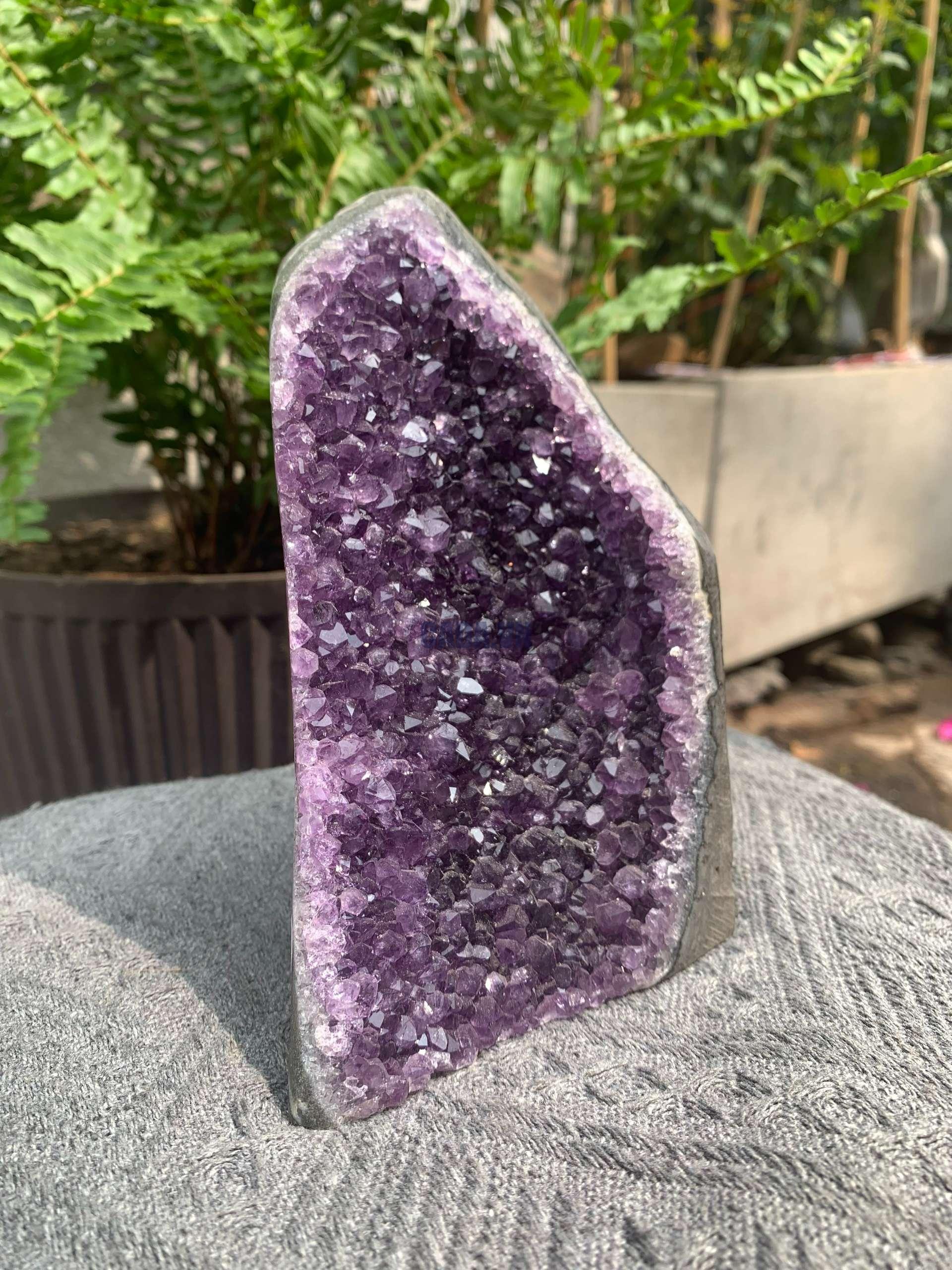 HỐC THẠCH ANH TÍM NHỎ – SMALL AMETHYST GEODE (TV547), KL: 1,024KG, KT: 16*9CM