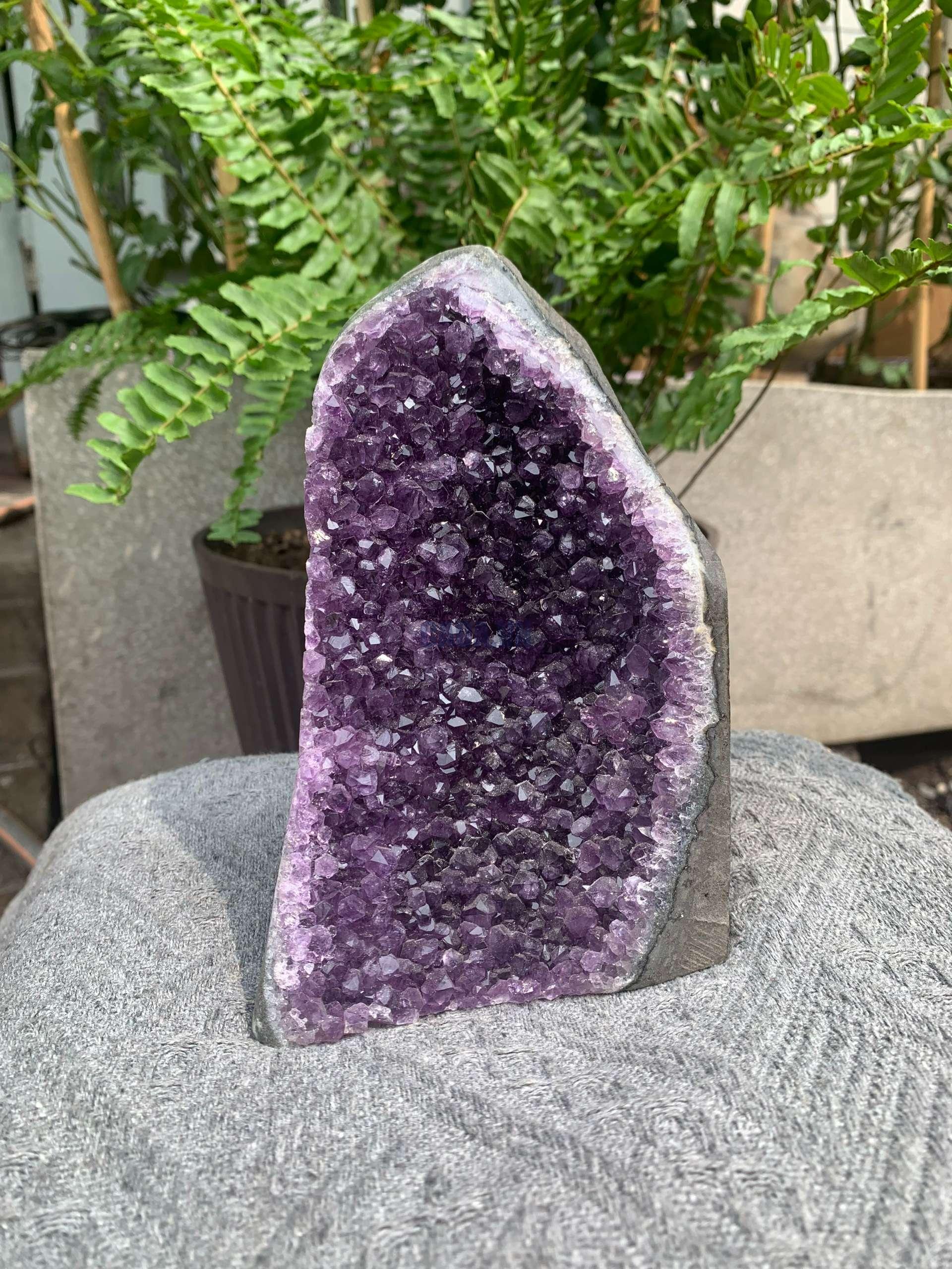 HỐC THẠCH ANH TÍM NHỎ – SMALL AMETHYST GEODE (TV547), KL: 1,024KG, KT: 16*9CM