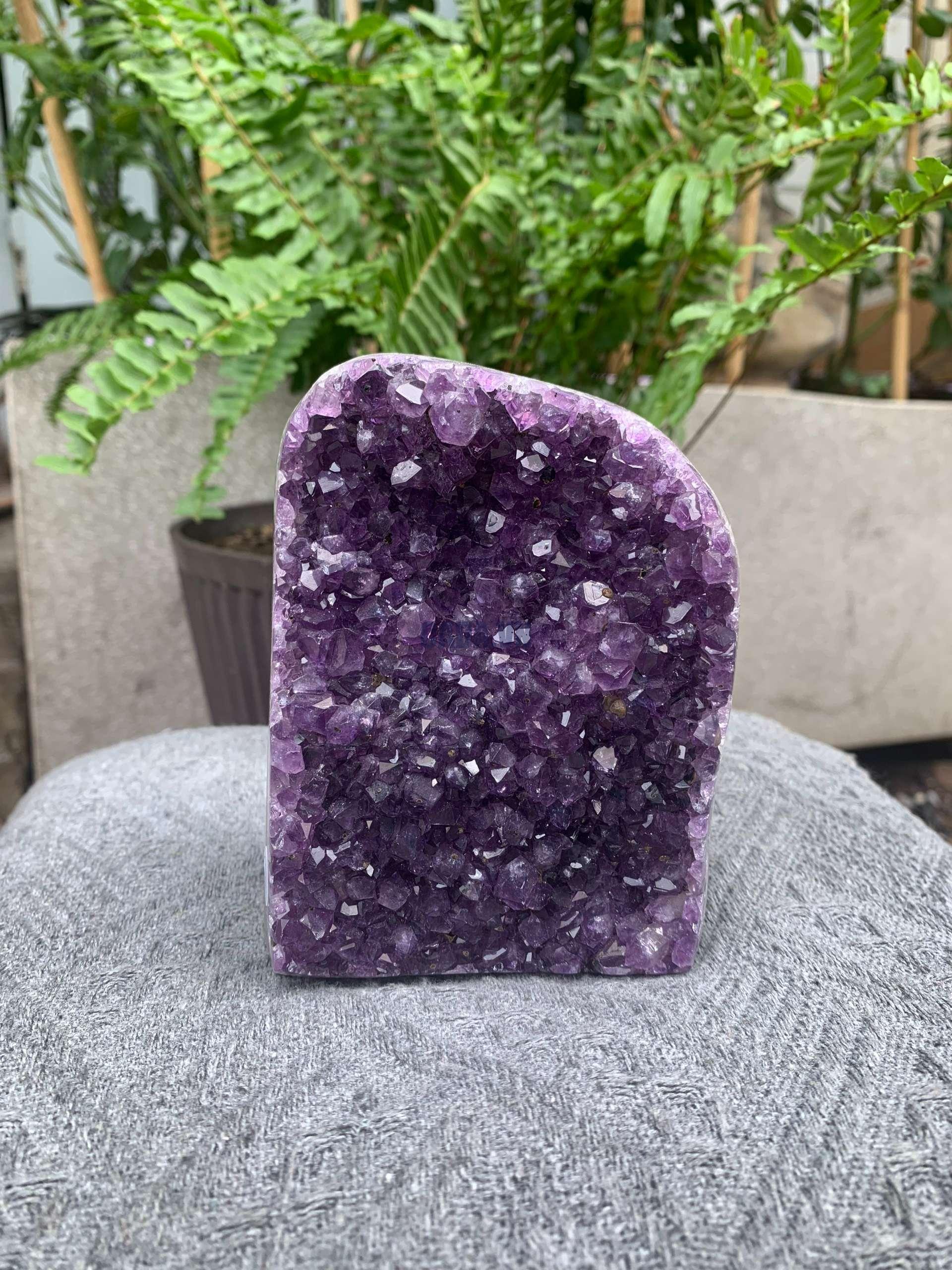HỐC THẠCH ANH TÍM NHỎ – SMALL AMETHYST GEODE (TV548), KL: 1,218KG, KT: 11*8CM