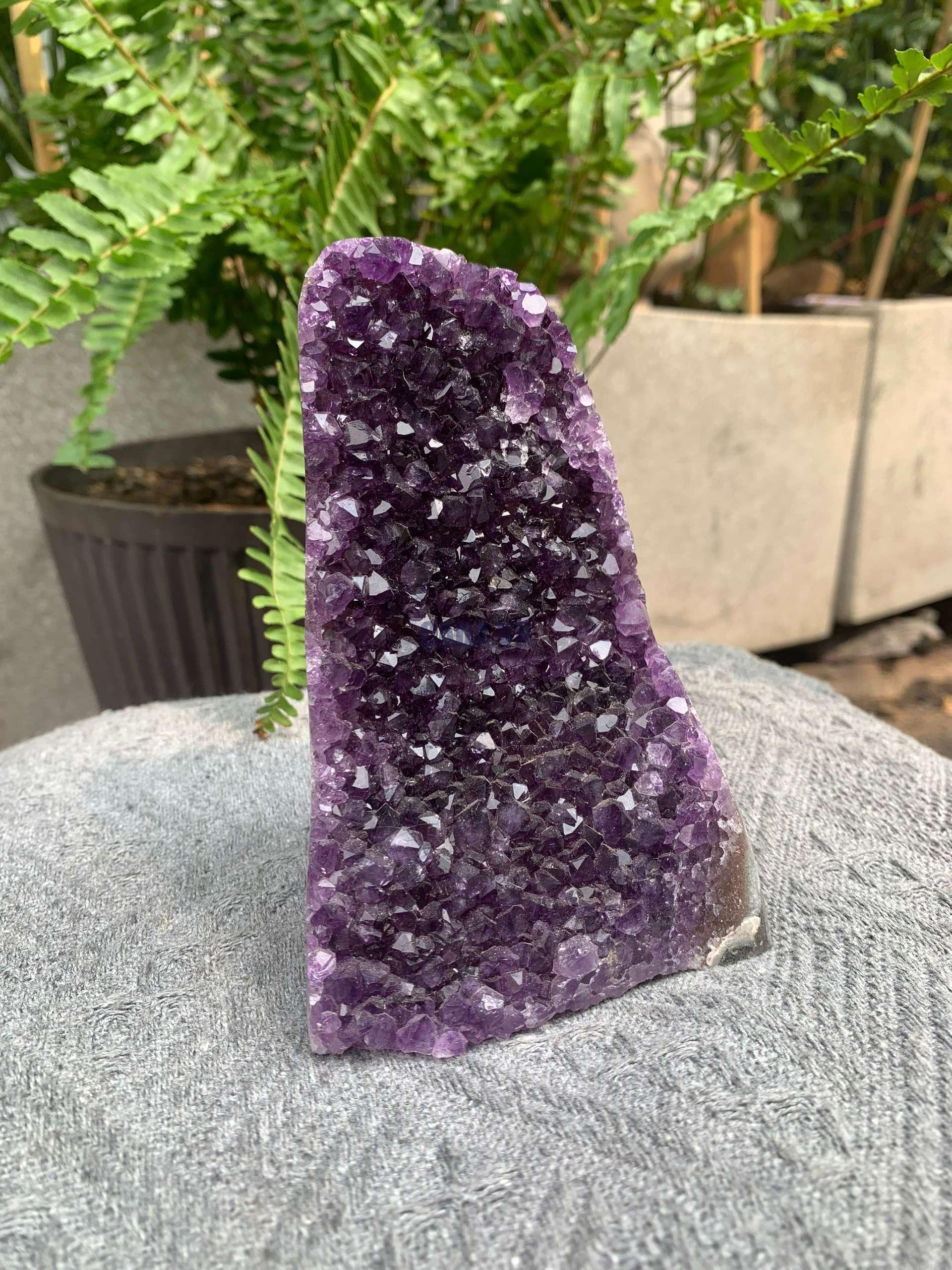 HỐC THẠCH ANH TÍM NHỎ – SMALL AMETHYST GEODE (TV551), KL: 0,776KG, KT: 13*8CM