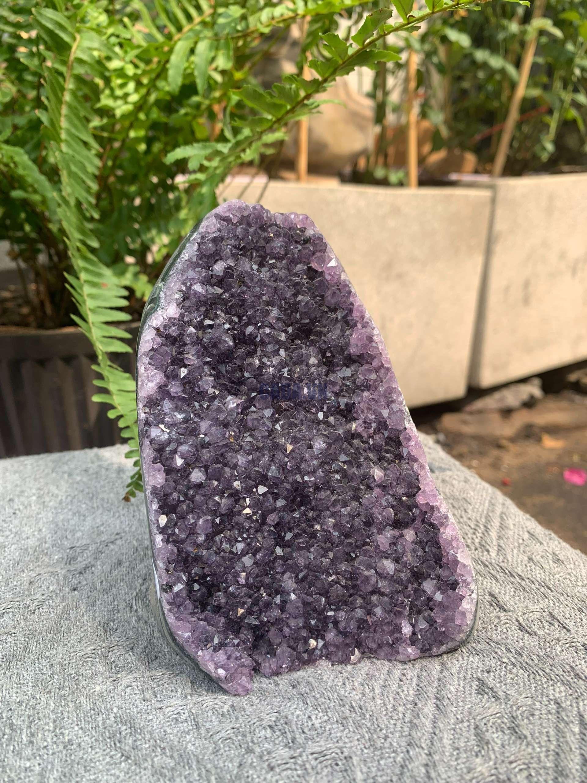 HỐC THẠCH ANH TÍM NHỎ – SMALL AMETHYST GEODE (TV558), KL: 0,95KG, KT: 13*8CM