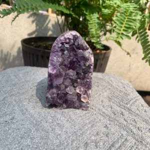 HỐC THẠCH ANH TÍM NHỎ – SMALL AMETHYST GEODE (TV560), KL: 0,506KG, KT: 9*5,5CM